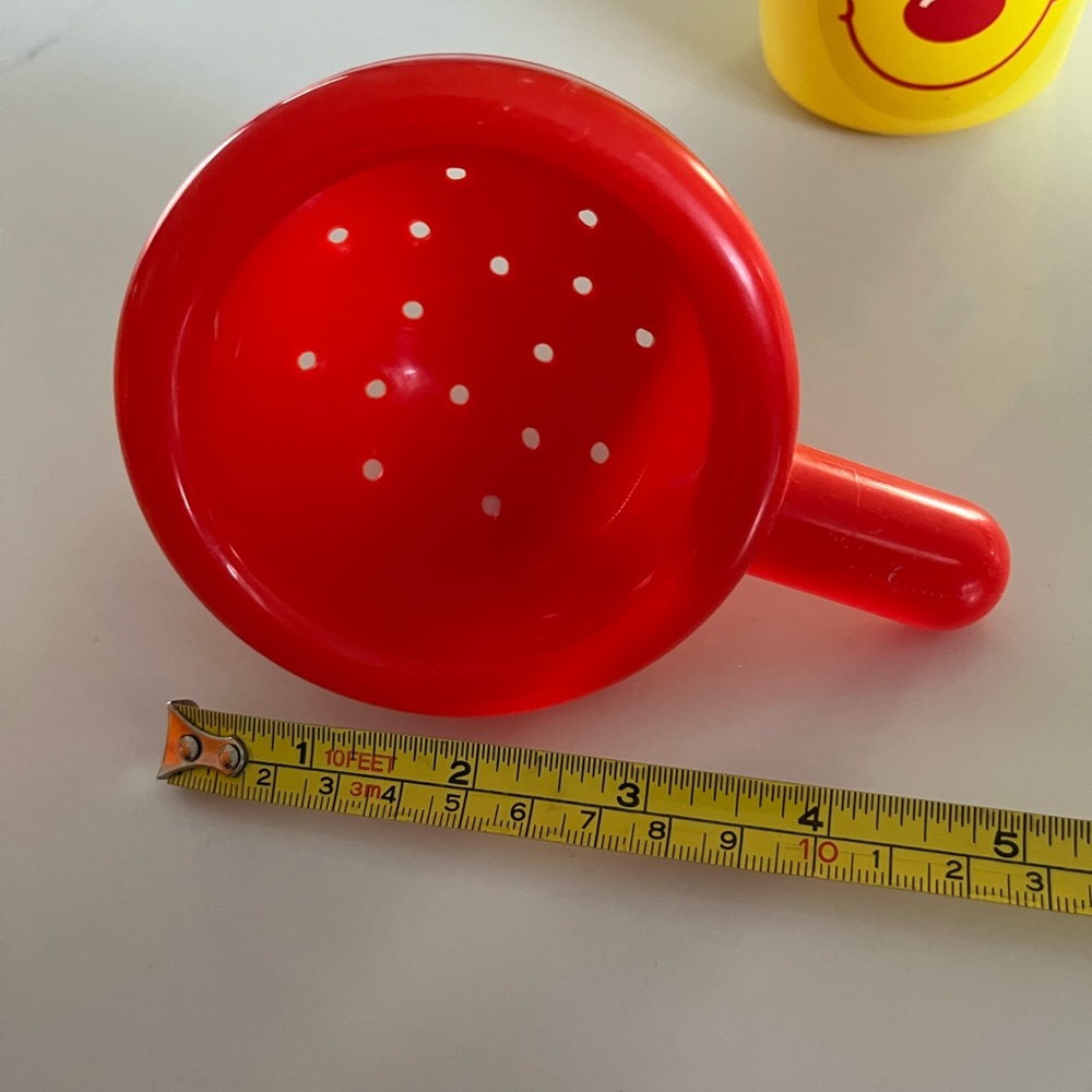 Fabulous water & sand toys. These are smaller in size - great for younger kids - Picture 8 of 12